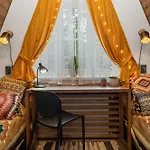 Freeman-3b двоповерховий з кухнею, альтанкою, грилем 6місний Appartement