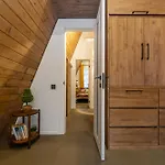 Freeman-3b 6місний двоповерховий з кухнею, альтанкою, грилем Bukovel