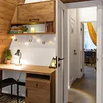 Freeman-3b двоповерховий з кухнею, альтанкою, грилем 6місний * Boekovel