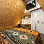 Freeman-3b 6місний двоповерховий з кухнею, альтанкою, грилем Apartment *