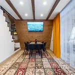 Apartment Freeman-3b 6місний двоповерховий з кухнею, альтанкою, грилем Bukovel