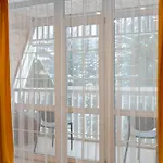 Freeman-3b двоповерховий з кухнею, альтанкою, грилем 6місний Appartement