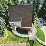 Freeman-3b двоповерховий з кухнею, альтанкою, грилем 6місний Appartement *