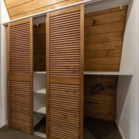 Freeman-3b - двоповерховий у з альтанкою та грилем для 6 гостей Μπούκοβελ