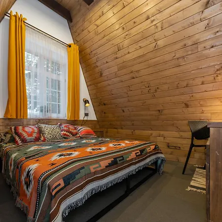 Freeman-3b - двоповерховий у з альтанкою та грилем для 6 гостей * Μπούκοβελ