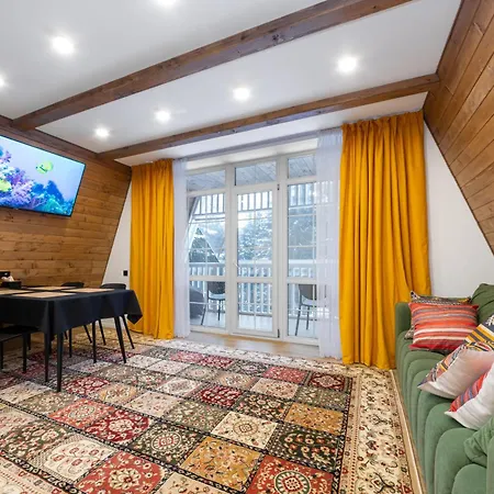 Freeman-3b - двоповерховий у з альтанкою та грилем для 6 гостей