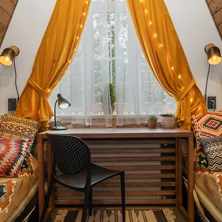 Freeman-3b - двоповерховий у з альтанкою та грилем для 6 гостей Apartment