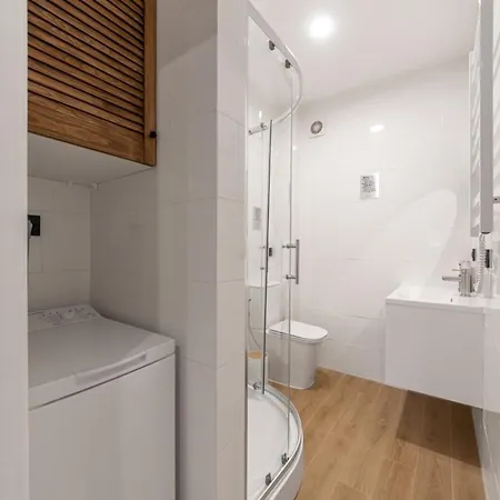 двоповерхові у Freeman-3b з альтанкою та грилем Apartment Bukovel