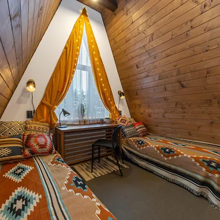 Freeman-3b - двоповерховий у з альтанкою та грилем для 6 гостей Apartment Bukovel