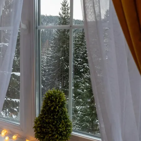 Freeman-3b - двоповерховий у з альтанкою та грилем для 6 гостей *