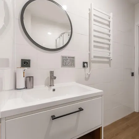 Freeman-3b - двоповерховий у з альтанкою та грилем для 6 гостей Apartment