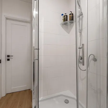 Appartement Freeman-3b 6місний двоповерховий з кухнею, альтанкою, грилем *