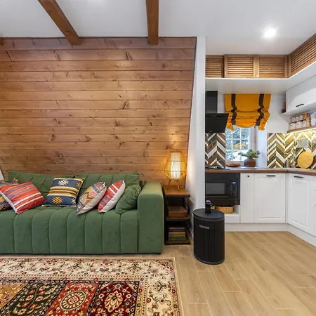 Freeman-3b - двоповерховий у з альтанкою та грилем для 6 гостей *