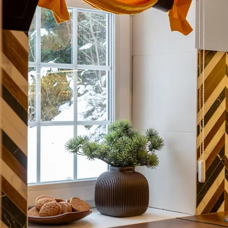 Freeman-3b - двоповерховий у з альтанкою та грилем для 6 гостей