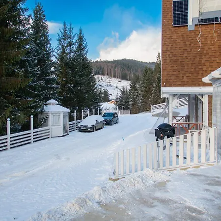 Freeman-3b - двоповерховий у з альтанкою та грилем для 6 гостей * Μπούκοβελ