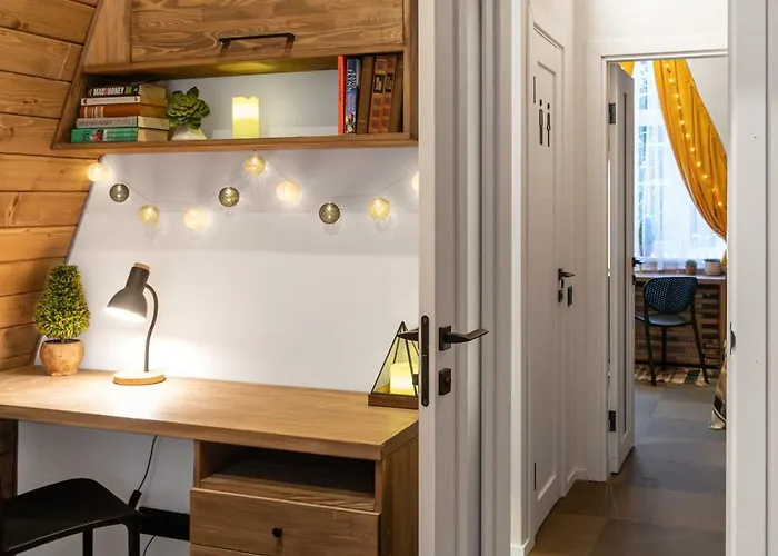 Freeman-3b двоповерховий з кухнею, альтанкою, грилем 6місний * 布克维