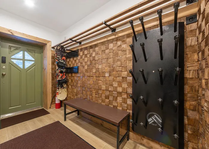 Freeman-3b двоповерховий з кухнею, альтанкою, грилем 6місний